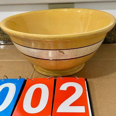 Vintage yellow ringed batter bowl