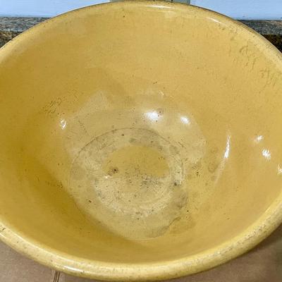 Vintage yellow ringed batter bowl