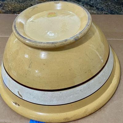 Vintage yellow ringed batter bowl