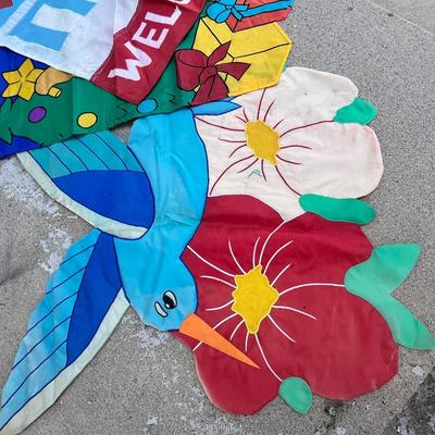 Lot 639 Holiday Flags