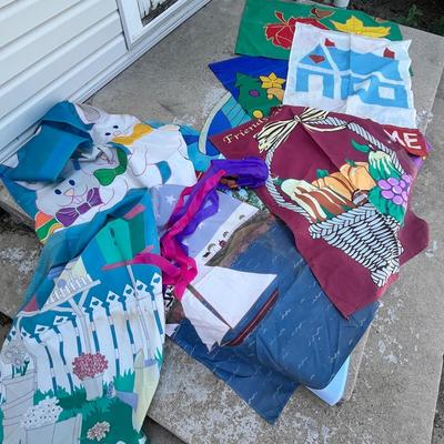 Lot 639 Holiday Flags