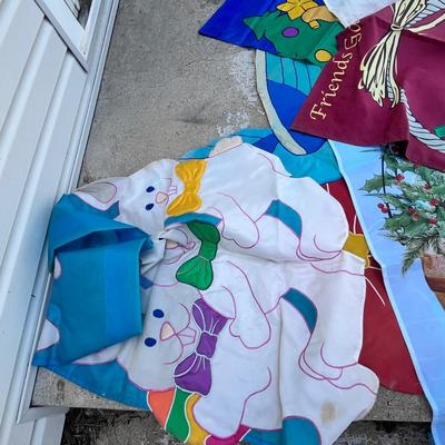 Lot 639 Holiday Flags