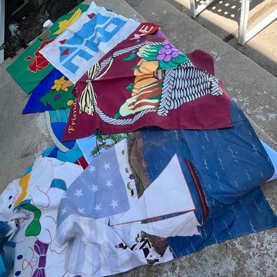 Lot 639 Holiday Flags