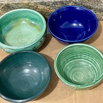 Mixed 7pc lot hand-thrown pottery cereal/rice bowls
