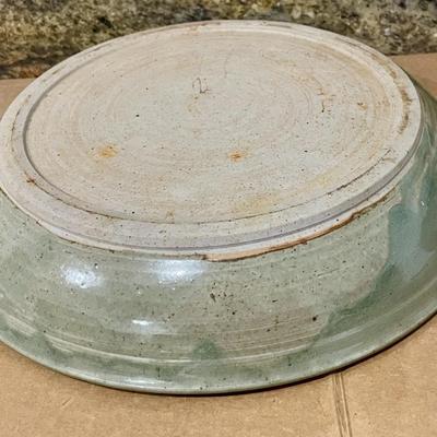 Mixed lot of 3 serving bowls