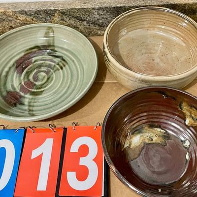 Mixed lot of 3 serving bowls