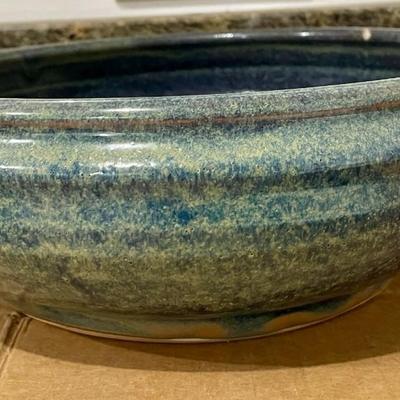 Mixed 5pc lot of hand-thrown pottery plates & bowls