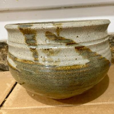 Lot of 3 hand-thrown pottery bowls + a cheeky pottery elephant figurine