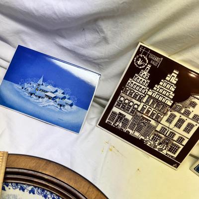 Lot 668 Collectors plates