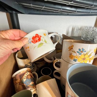 Lot 672 Box of mugs