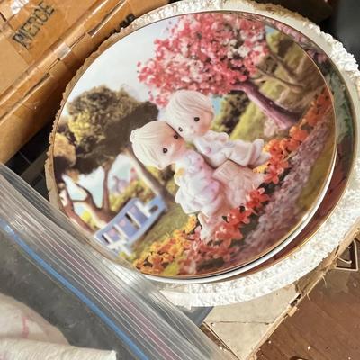 Lot 674 Lots of collectors plates