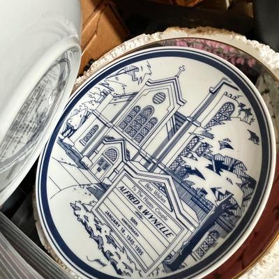 Lot 674 Lots of collectors plates
