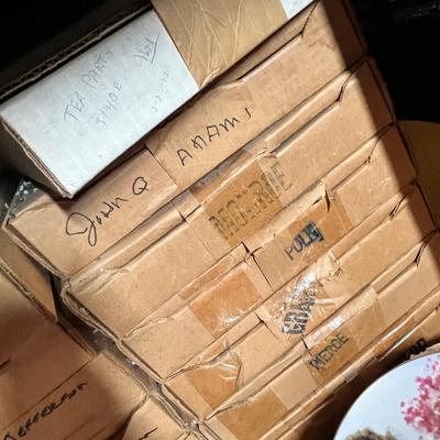 Lot 674 Lots of collectors plates