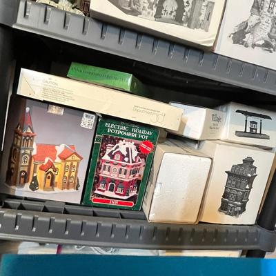 Lot 678 Christmas Village Items