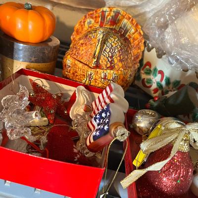 Lot 683 Halloween Thanksgiving Decor