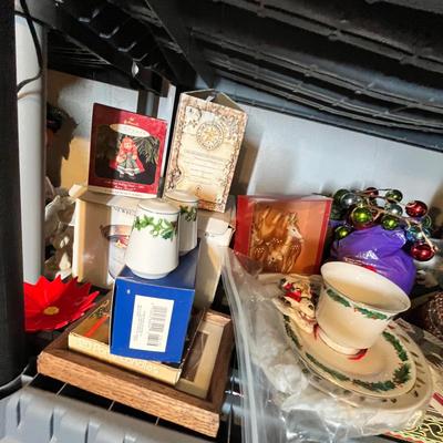 Lot 684 Christmas decor