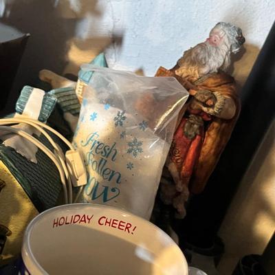 Lot 684 Christmas decor