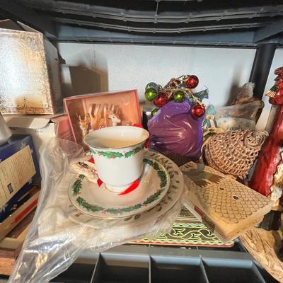Lot 684 Christmas decor