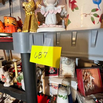 Lot 687 Rubbermaid Shelf