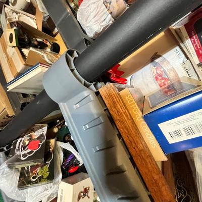 Lot 687 Rubbermaid Shelf