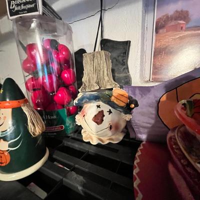 Lot 688 Christmas & Halloween Decor