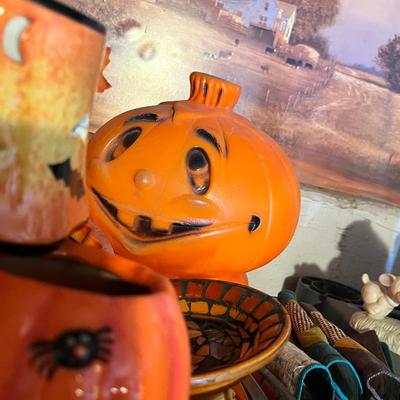 Lot 688 Christmas & Halloween Decor