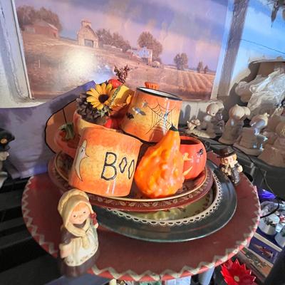Lot 688 Christmas & Halloween Decor