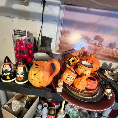 Lot 688 Christmas & Halloween Decor