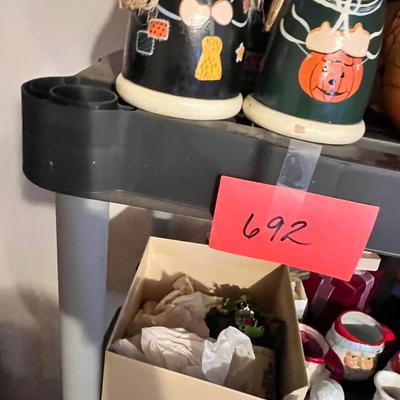 Lot 692 Rubbermaid shelf