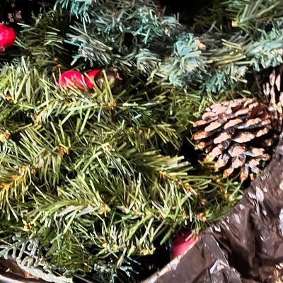 Lot 696 Greenery & Wreath