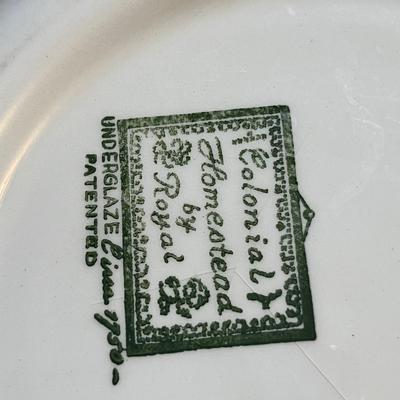 Lot 700 Box of green & white dinnerware