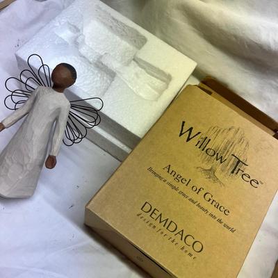 Lot 710 WillowTree figures