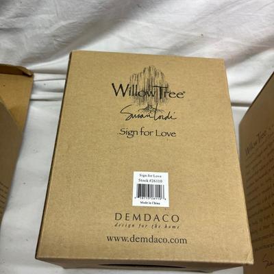 Lot 710 WillowTree figures