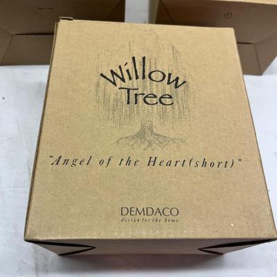 Lot 710 WillowTree figures