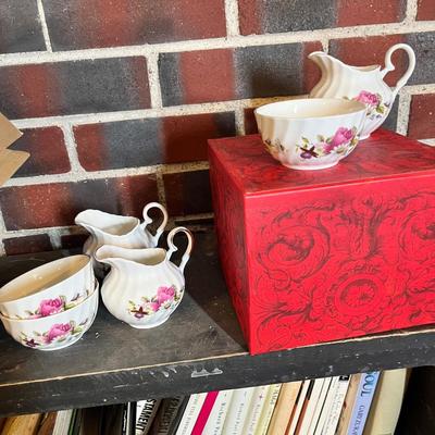 Lot 711 Cream & sugar sets