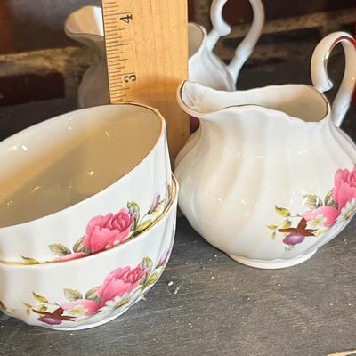 Lot 711 Cream & sugar sets