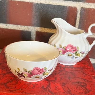 Lot 711 Cream & sugar sets