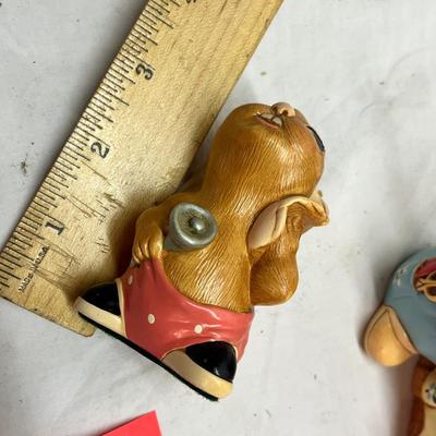 Lot 712 Rabbit figures