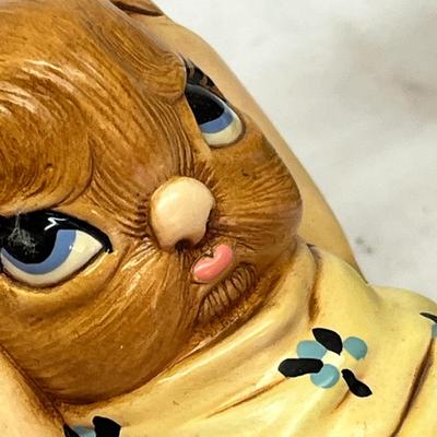 Lot 712 Rabbit figures