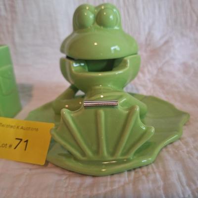 Sale Photo Thumbnail #134: decorage your office desk with cute frogs that also serve a function.