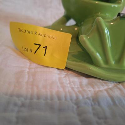 Sale Photo Thumbnail #132: decorage your office desk with cute frogs that also serve a function.