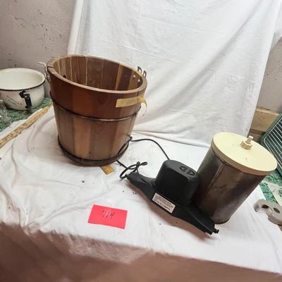 Lot 714 Icecream maker