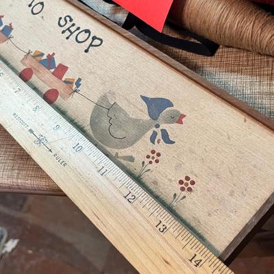 Lot 718 Sewing decor