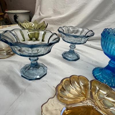 Lot 719 Asst Glass