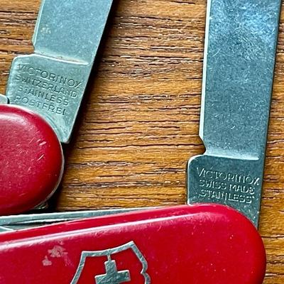 Two Victorinox Swiss Army knives + manicure