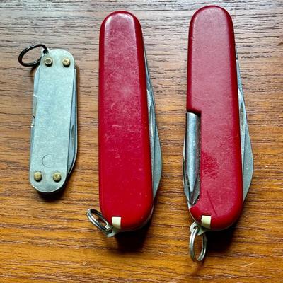 Two Victorinox Swiss Army knives + manicure