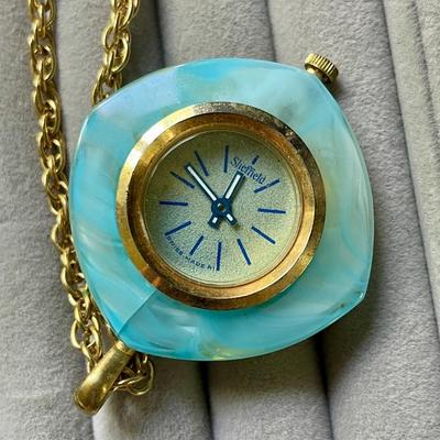 Lot of vintage men's & women's wrist watches + pendant watch