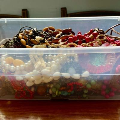 Fashion necklaces lot