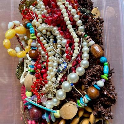 Fashion necklaces lot