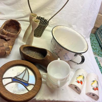 Lot 737 Misc decor